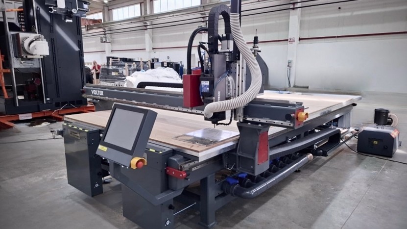 Úspěšná instalace stroje VOLTER L4020 ve společnosti TOPINOX (Bosna a Hercegovina)